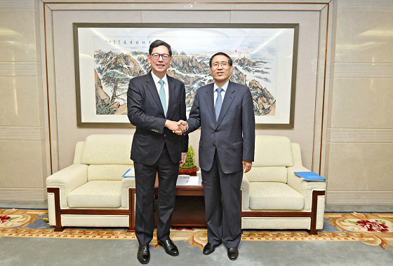 金融管理局总裁陈德霖先生欢迎国家开发银行行长郑之杰先生