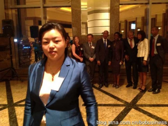 BVI驻亚洲总代表爱丽丝小姐 ( Ms.Elise )和史密夫总理随行人员参加了鸡尾酒会.